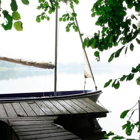 Ferienhaus Am See Perlin エクステリア 写真