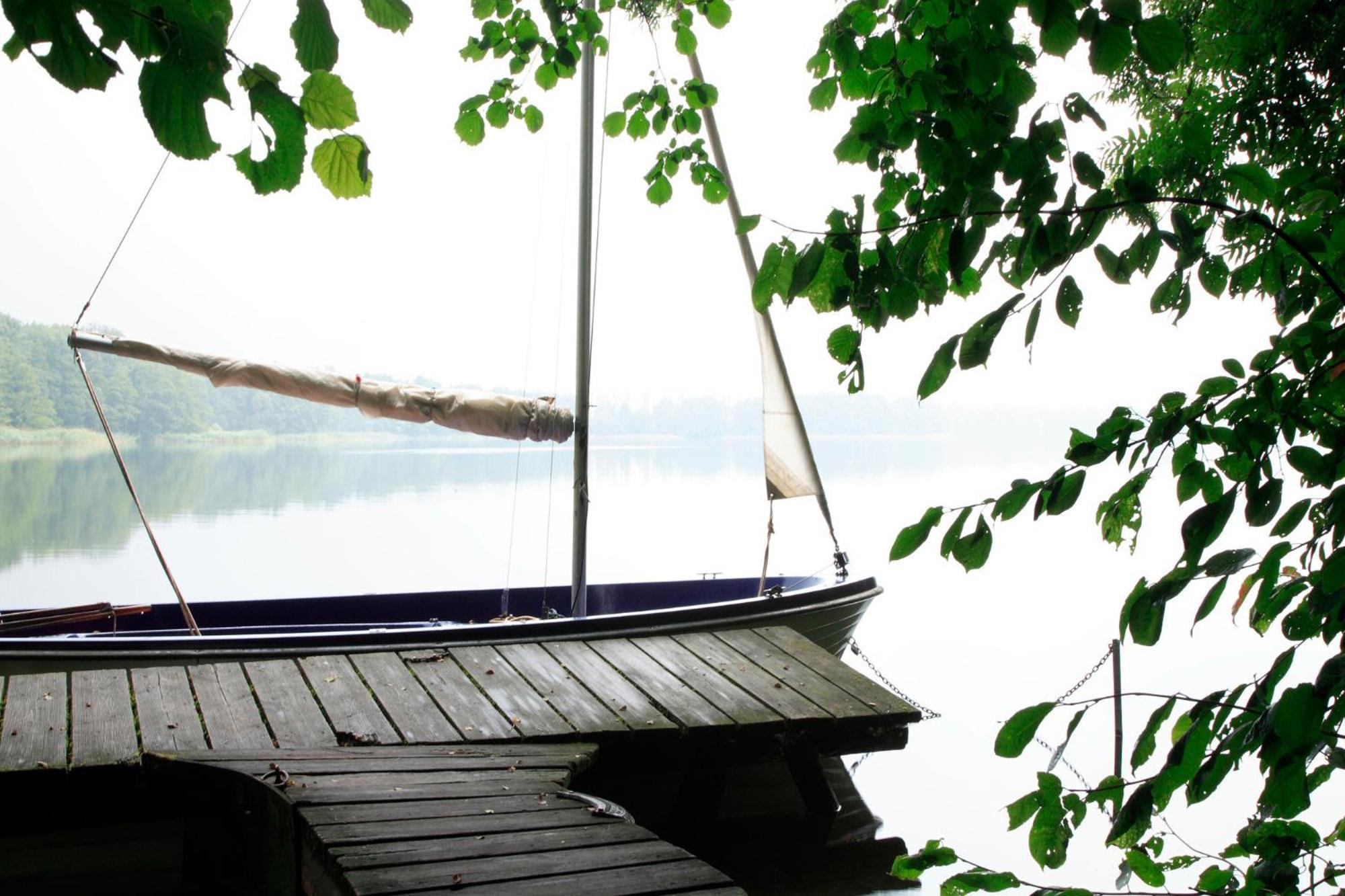 Ferienhaus Am See Perlin エクステリア 写真